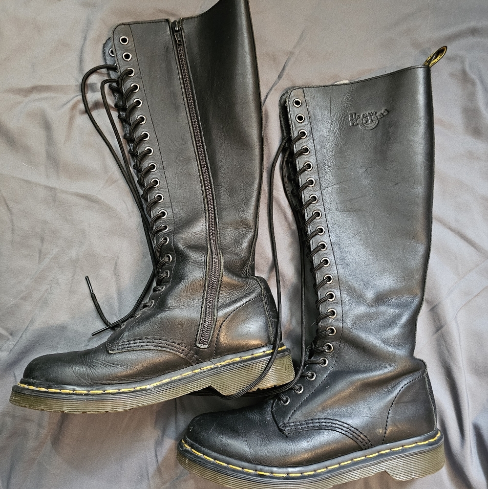 20 eyelet doc marten boots